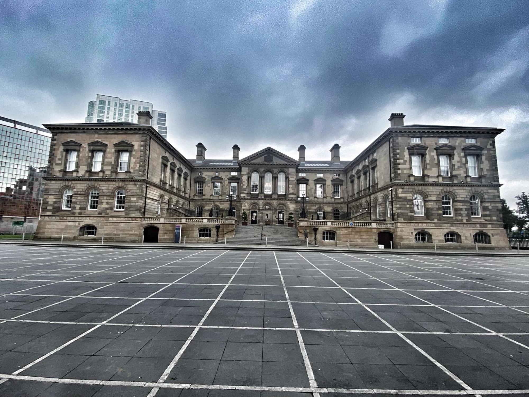 2 Bed City Centre Apt, Free Parking - Albert Clock, Customs House Belfast Dış mekan fotoğraf